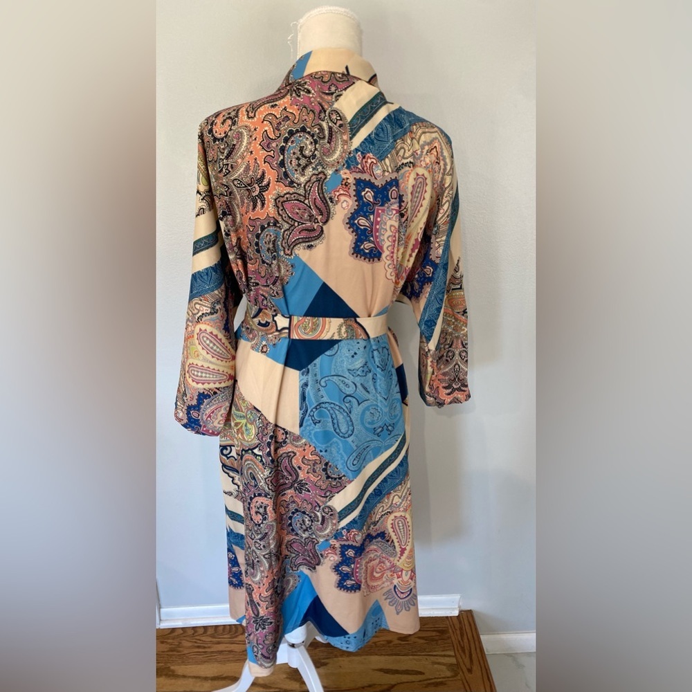 Women long sleeve beige and multi color one size belted kimono nwt - Picture 3 of 8